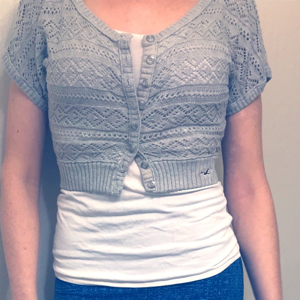 Hollister short sleeve/cropped/button top